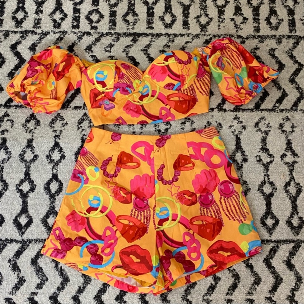 Tropical shorts crop top puff sleeve set. Havana nights/Coachella Outfit